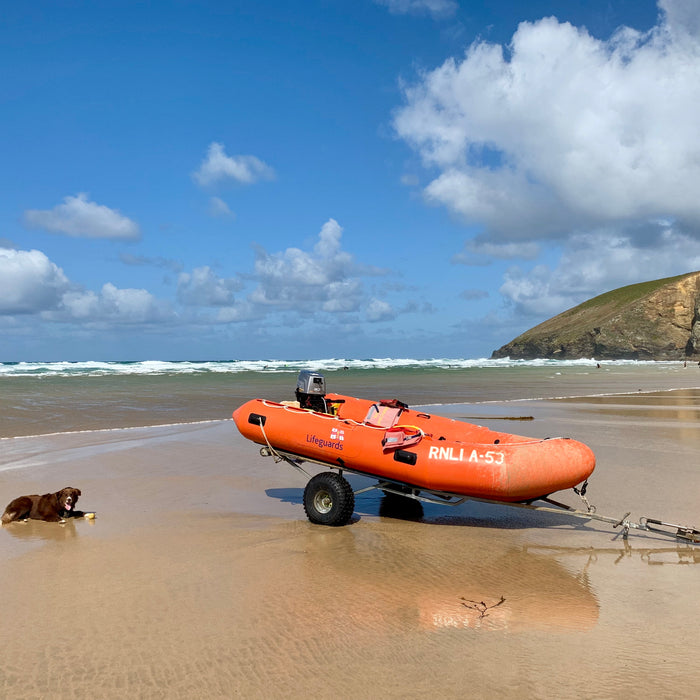 Sprocket and the rnli lifeguard on mawgan porth Newquay cornwall